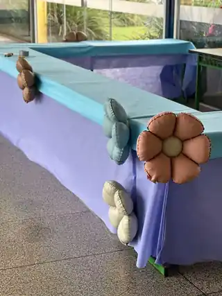 Flores decorativas nos ambientes da Festa da Primavera